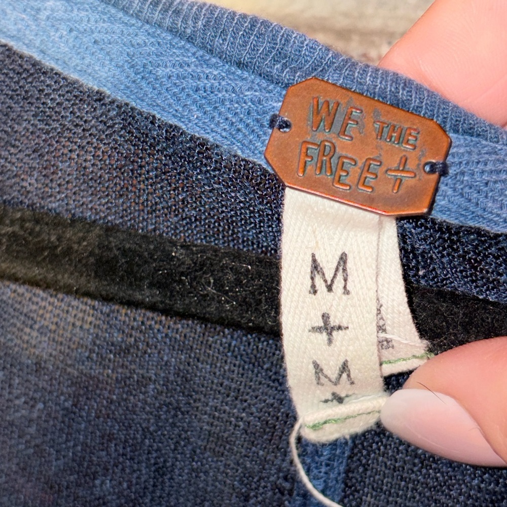 Free People We The Free Affogato Hacci Henley Top Indigo Linen Blend Raw Hem M - Picture 4 of 7